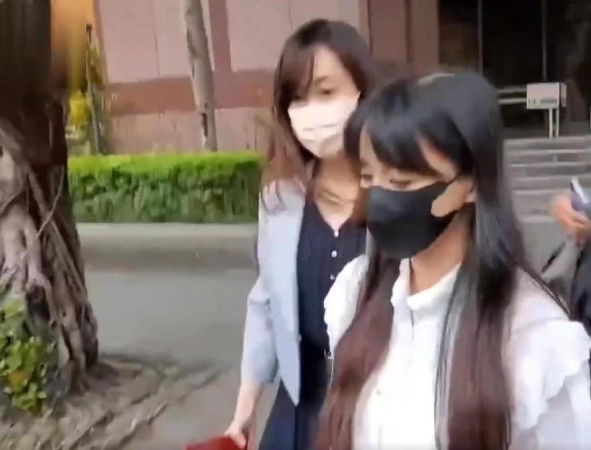 王力宏李靓蕾首次交锋!男方白发,女方早秃,这场闹剧如何收场?