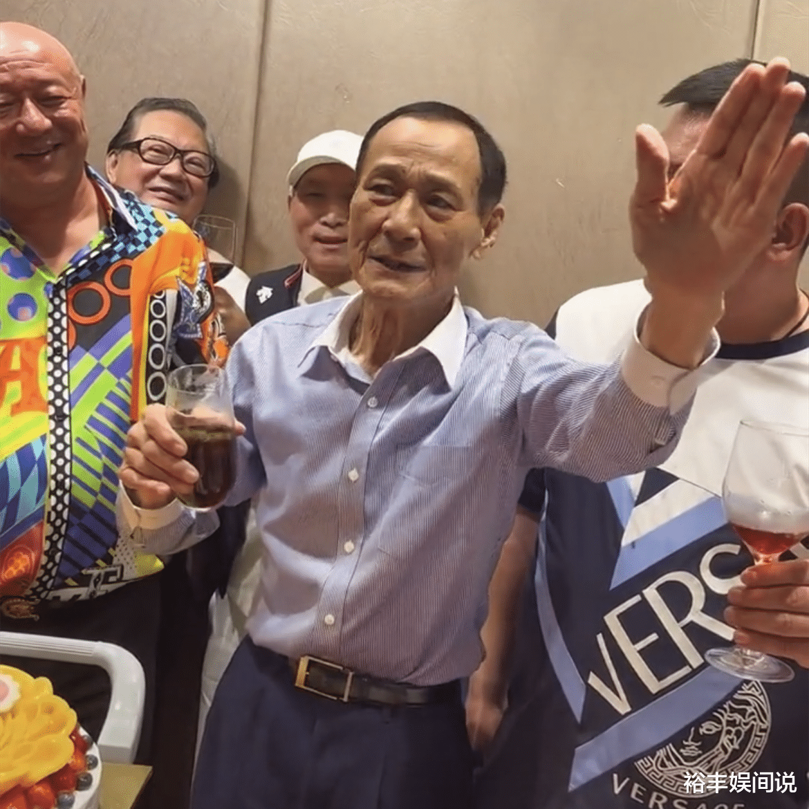 |陈惠敏78岁生日席开12桌！大佬鸠DEE现身，个个膀大腰圆气势足