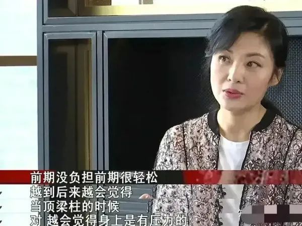 知名主持人周涛下班回家,看见正在厨房做饭的老公心生厌倦,向丈夫提出离婚