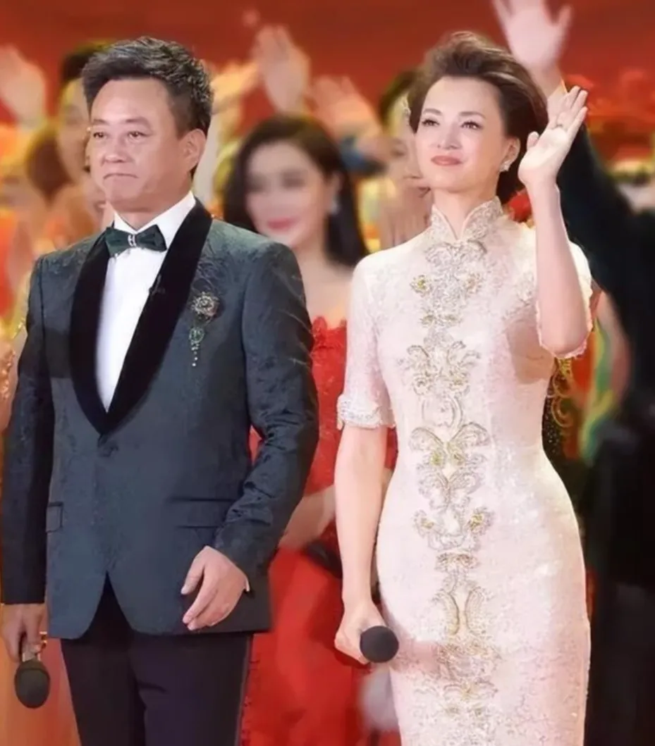 从央视一姐到销声匿迹,50岁的董卿,不再被世界宽容