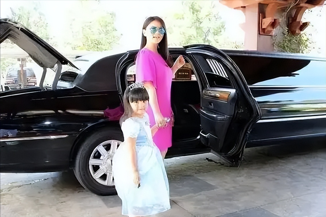 “不知道中国有没有，在香港是有的”，双面人李湘瞒不住了