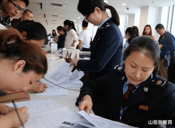 大学生|远离霸凌保平安,北大学霸果断放弃体制内工作,抑郁症不治而愈