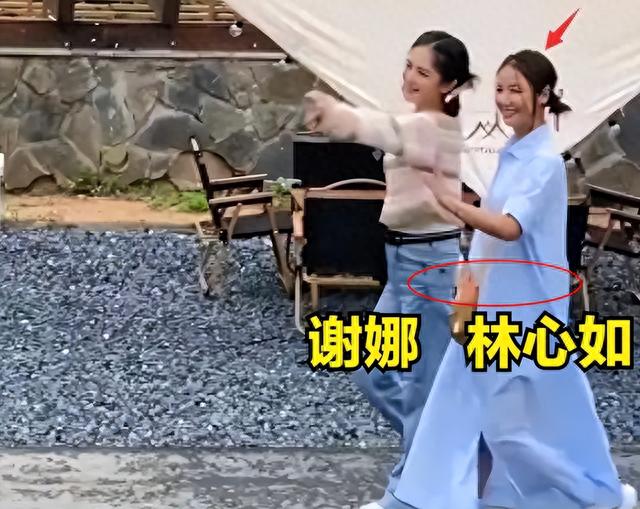 林心如腹部凸起引猜测:怀孕了吗?与谢娜同台亮相却略显疲惫