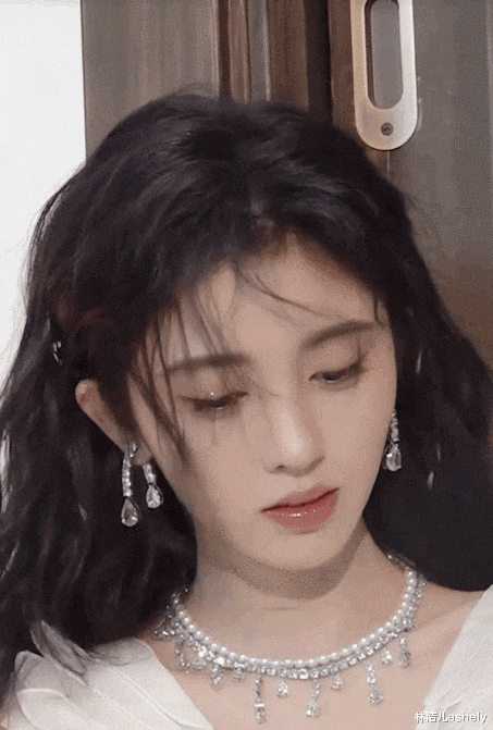 Angelababy|Angelababy十年前就画过的无眼影妆容,鞠婧祎升级成白开水妆了