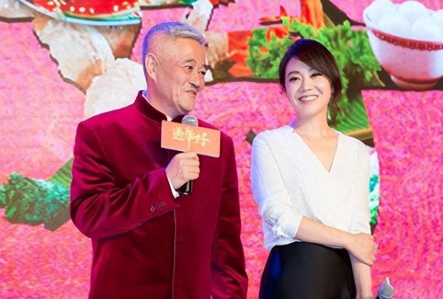 真相大白46岁始终单身的闫妮, 终于承认和赵本山的“真实”关系!