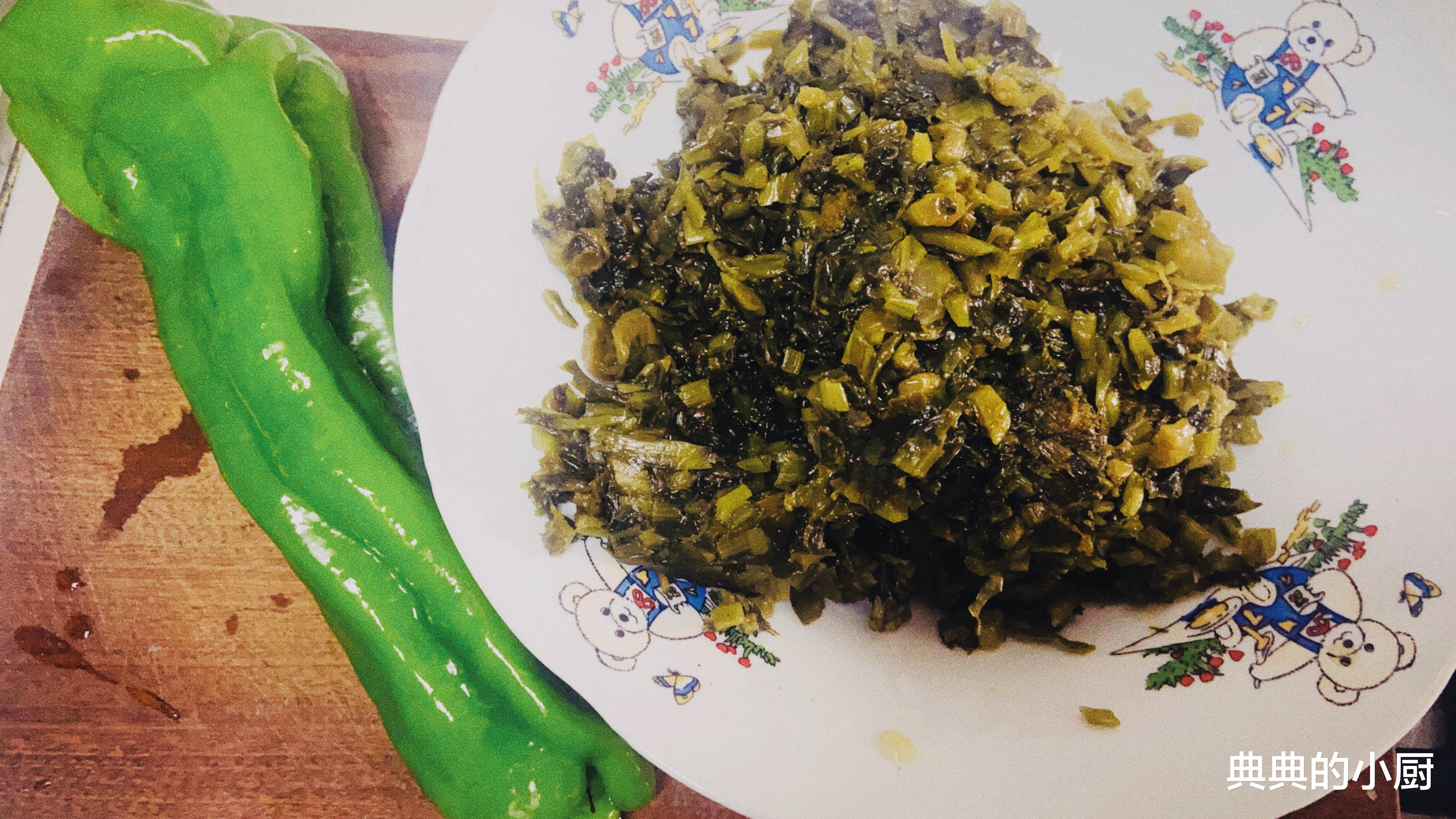 青椒|青椒炒雪菜,太下饭了,蒸一下更香了