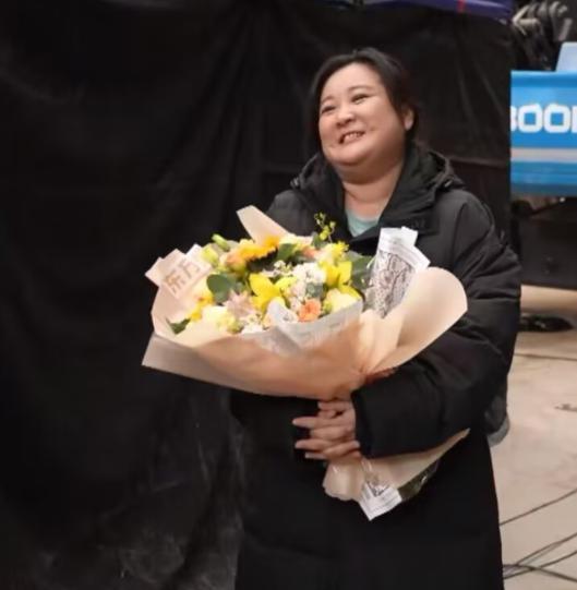 贾玲|真被热巴说中了!曝贾玲秘密生子,范丞丞冲上热搜榜一