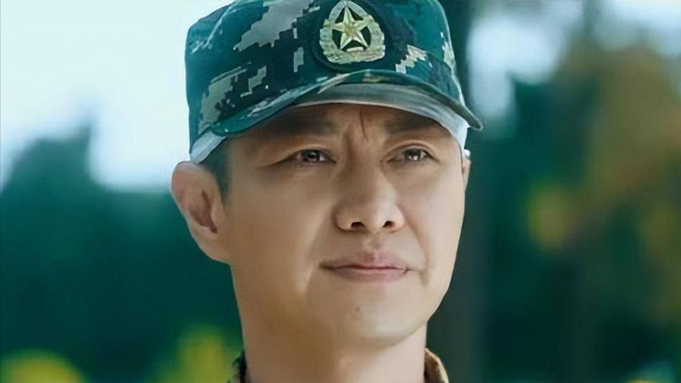 39岁的赵荀,从李二牛爆改成花美男,他的骨盆用3颗钉子挂在腰上