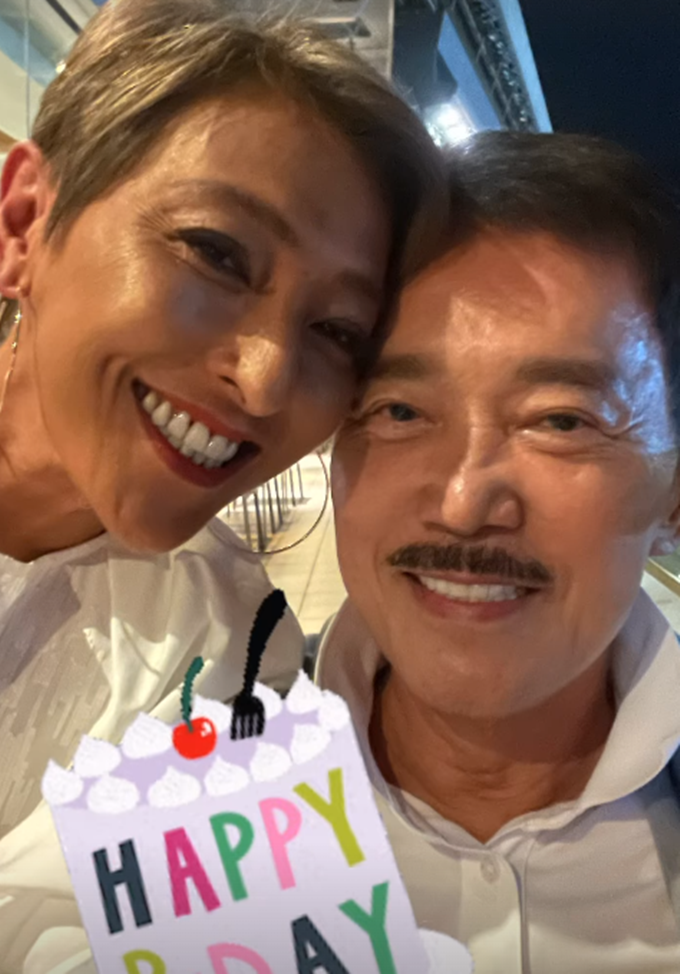 谢霆锋继父76岁大寿,与王菲闺蜜亲密合影不避嫌,狄波拉不吃醋