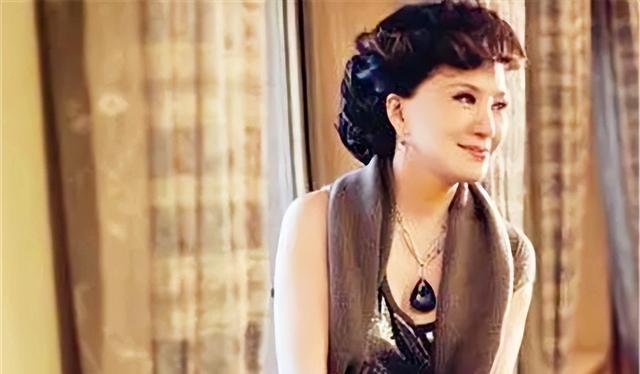 郑绪岚|纪实：登上1983年春晚，郑绪岚红遍一时，遭封杀离开中国，后如何