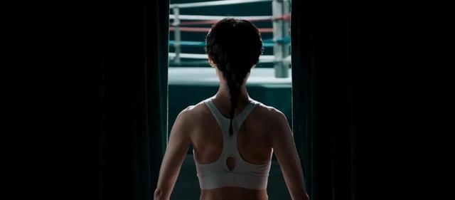 首部电影票房54亿元,贾玲新片又冲击春节档,预售第一!