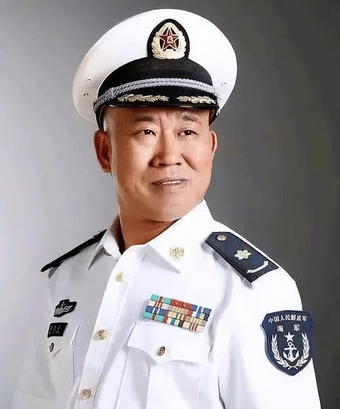 演艺圈|演艺圈这4位又丑又矮的男演员,凭啥还能娶得美娇娘