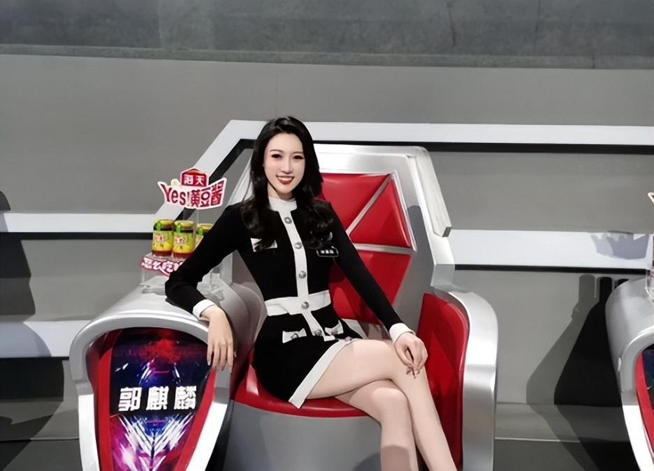 舅舅是陈佩斯,外公是影帝,爸爸是国家一级演员,甘愿当网红