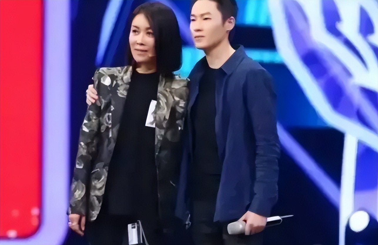 中国好声音|《好声音》前制片人爆料，曾有选手斥资3000万，买下总决赛的冠军