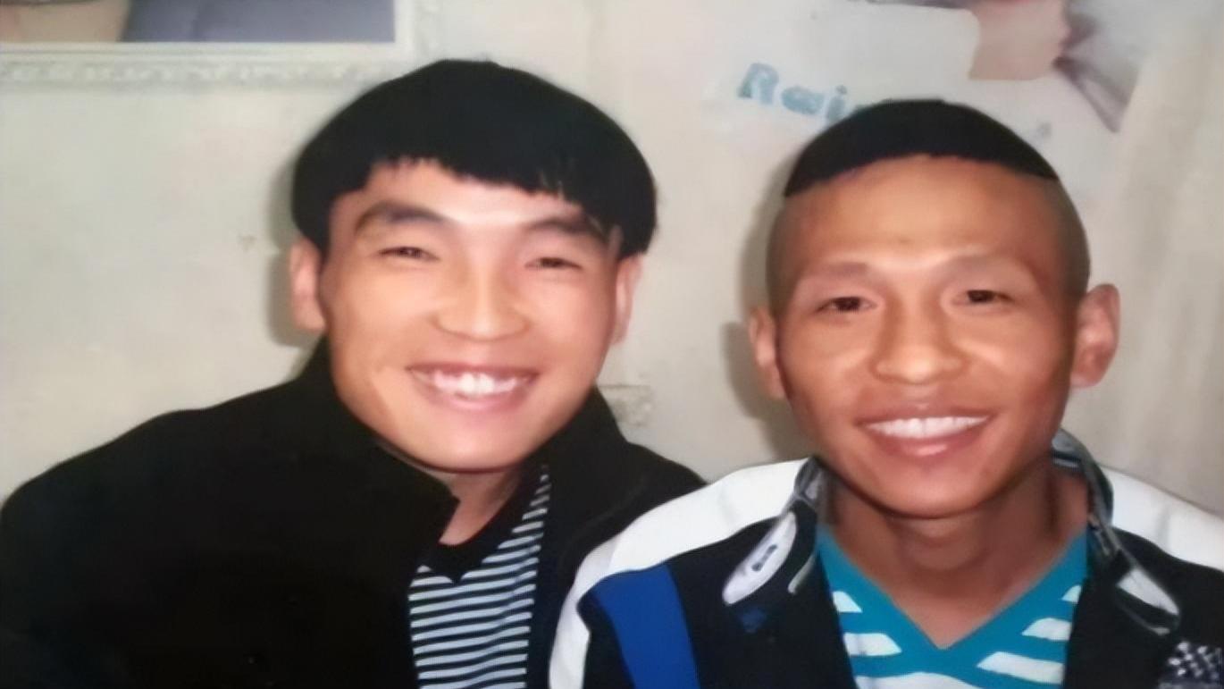 宋小宝成名后抛弃发妻，迎娶“天仙”女粉丝，生下龙凤胎，如今过得怎么样