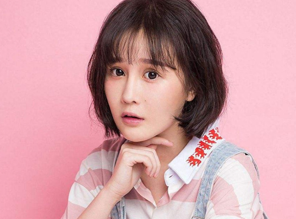 赵本山女儿发视频炫富，为腹中孩子买奢侈品，满床衣服价值数十万