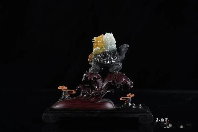 翡翠|黑色翡翠：玉界的黑钻石，谜一般的超级稀世宝石！