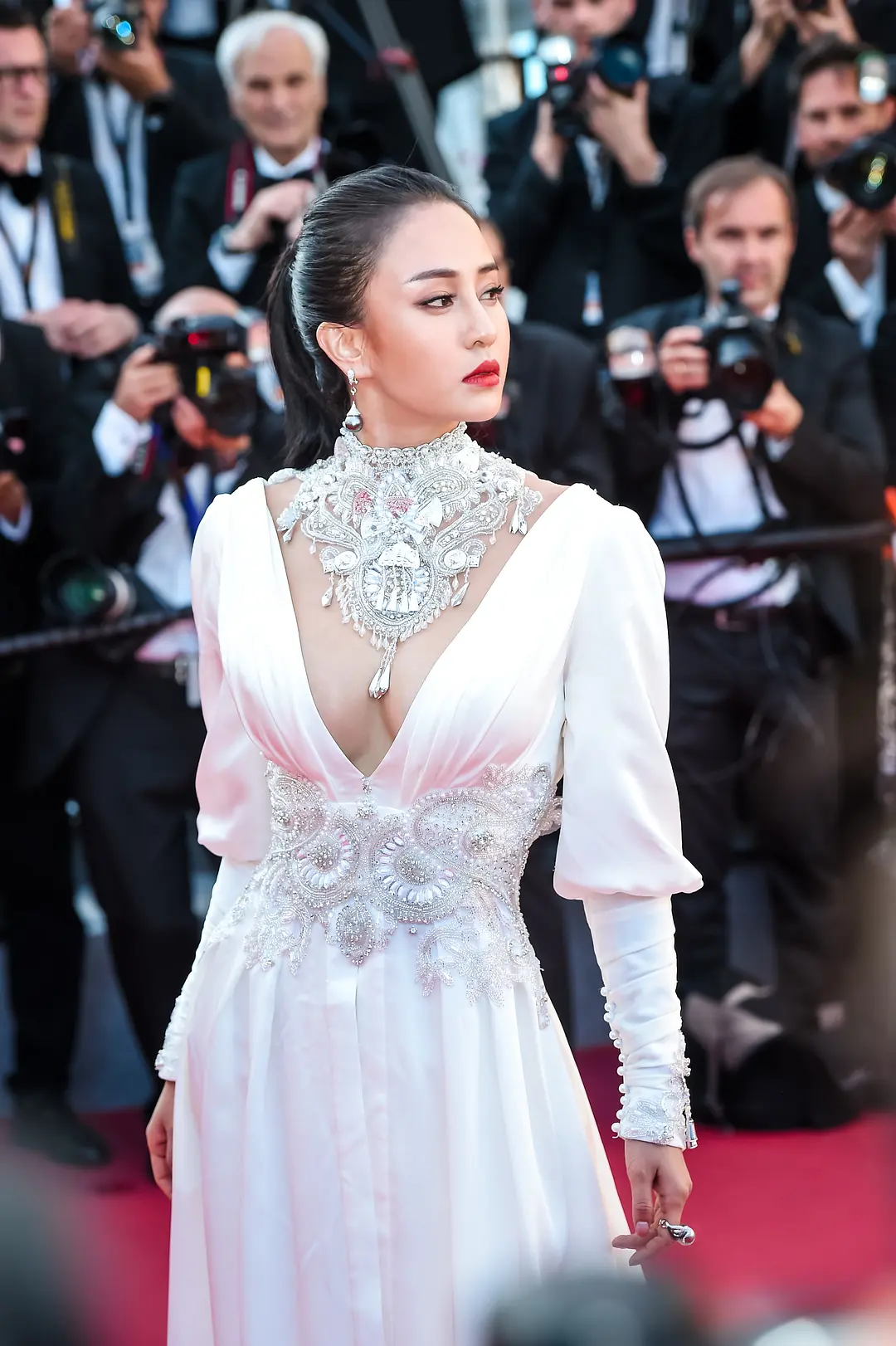 曾是成龙力捧的“御用女配”，如今转战网大，只能靠擦边混票房