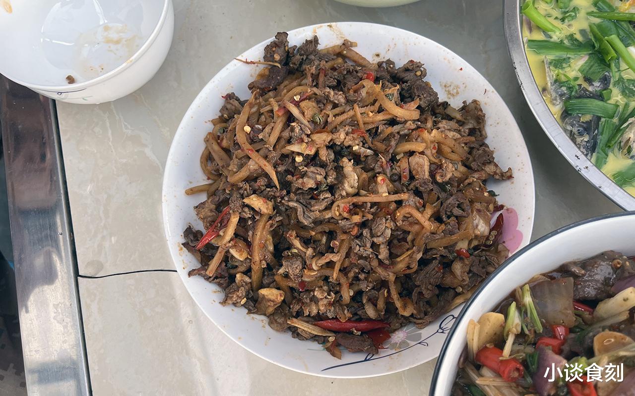 美食秀|云南一家6口的生日晚宴,7道菜真“豪横”,发完朋友圈瞬间火了