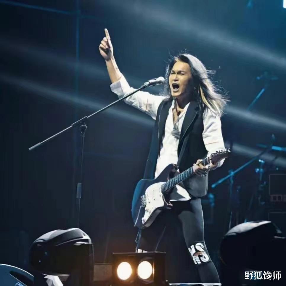 迪克牛仔宣布告别舞台,不禁痛哭失声,退圈原因满含无奈令人泪目。