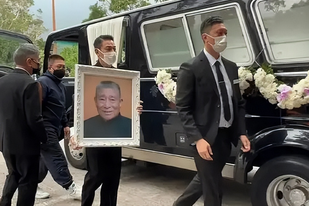 灵堂缺席的三天王，揭开娱圈的“遮羞布”，刘德华的话，有人信了