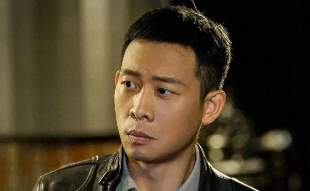 原来央视怒批喜剧演员,从靳东到张嘉译再到张译,好日子到头了!