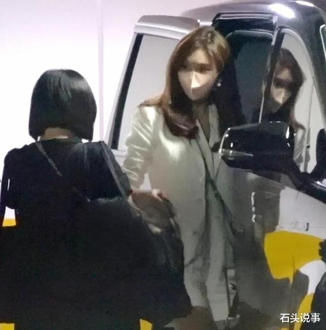 林志玲一家三口首度同框!一岁半儿子全身照曝光,皮肤白皙腿超长