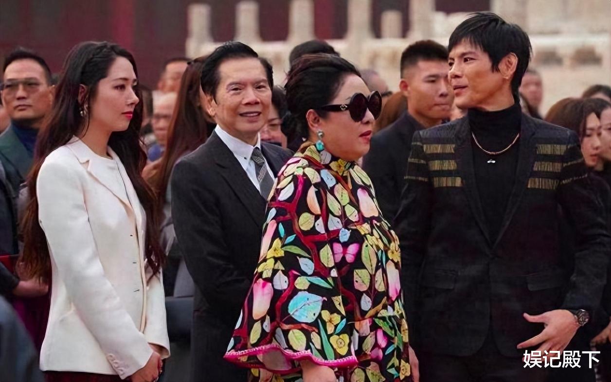 “消失的郭碧婷”上热搜,近照苍老憔悴不敢认,连声音也被豪门抹去了