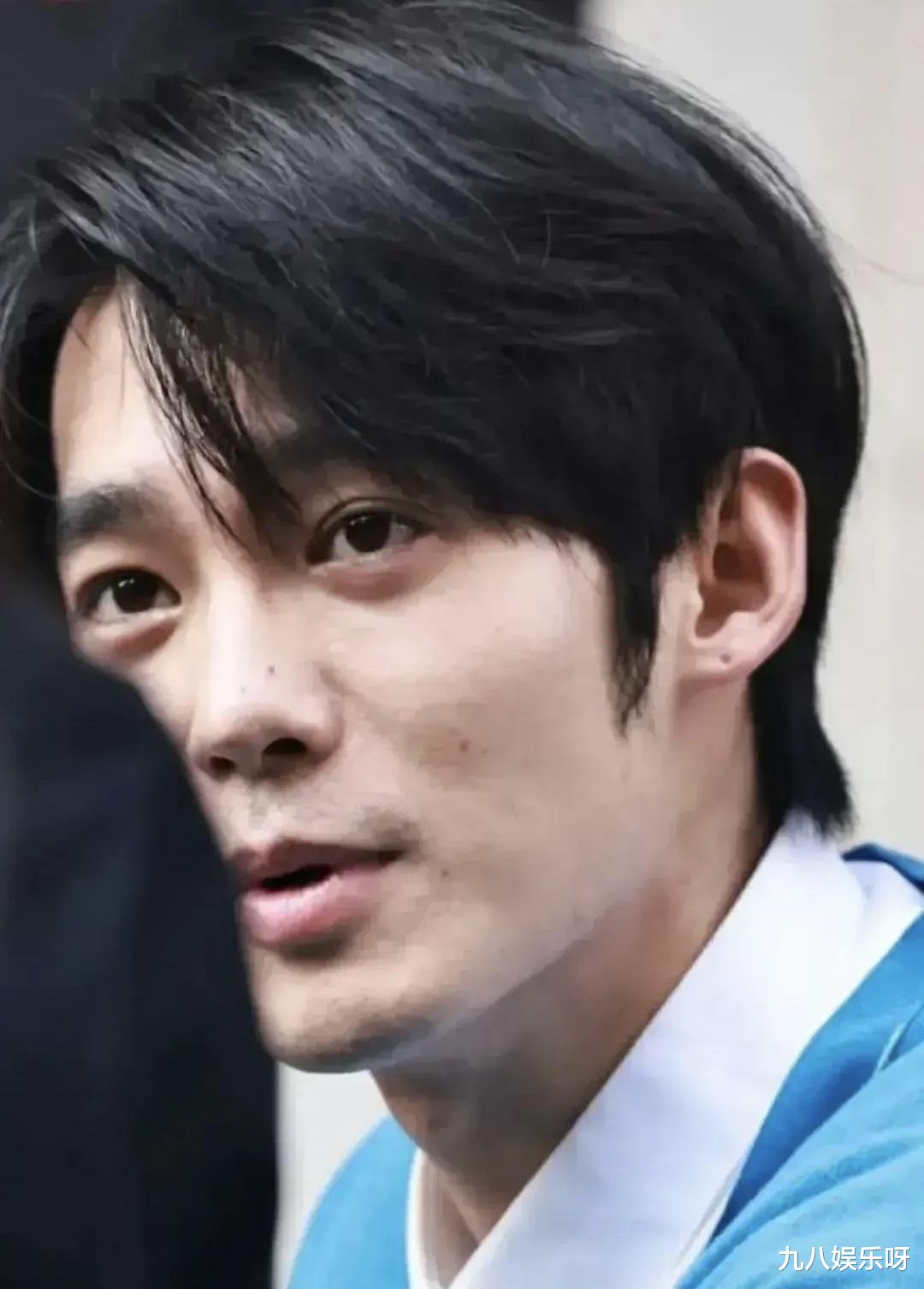 于适粉丝脱粉回踩，曝光多张未修怼脸生图，皮肤状态堪忧