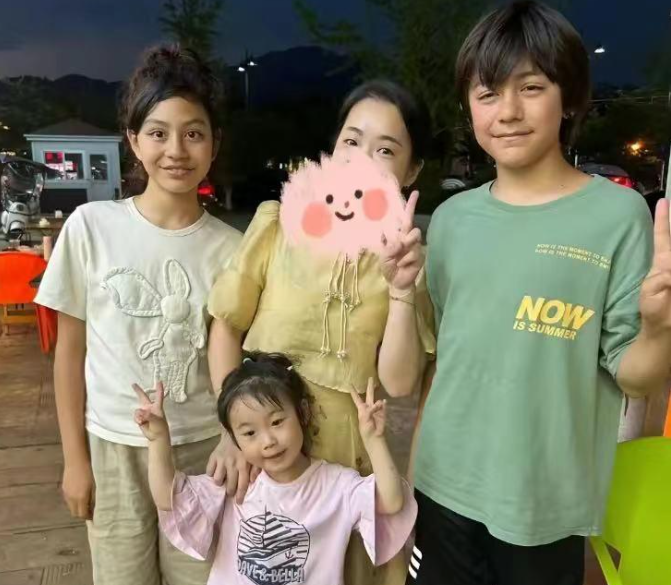 刘烨|刘烨法国妻子低调逛菜场,白发明显被嘲像老太太,儿女颜值引争议