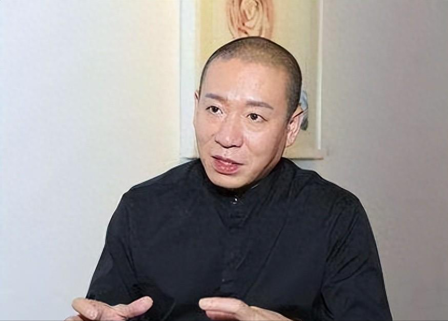 和王菲谈恋爱是什么感受？梁龙：不是一个世界人，她永远看不见你