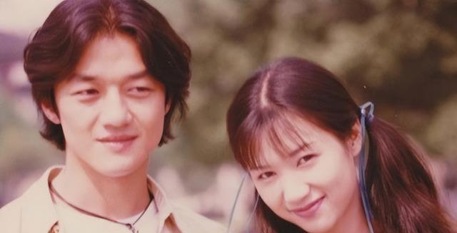 李亚鹏|李亚鹏把小女儿当掌上明珠忽略大女儿,但李嫣靠生母王菲自带光环