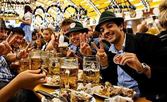 德国人爱喝酒、爱吃肉、爱甜食，为何民众更长寿？3个原因可借鉴