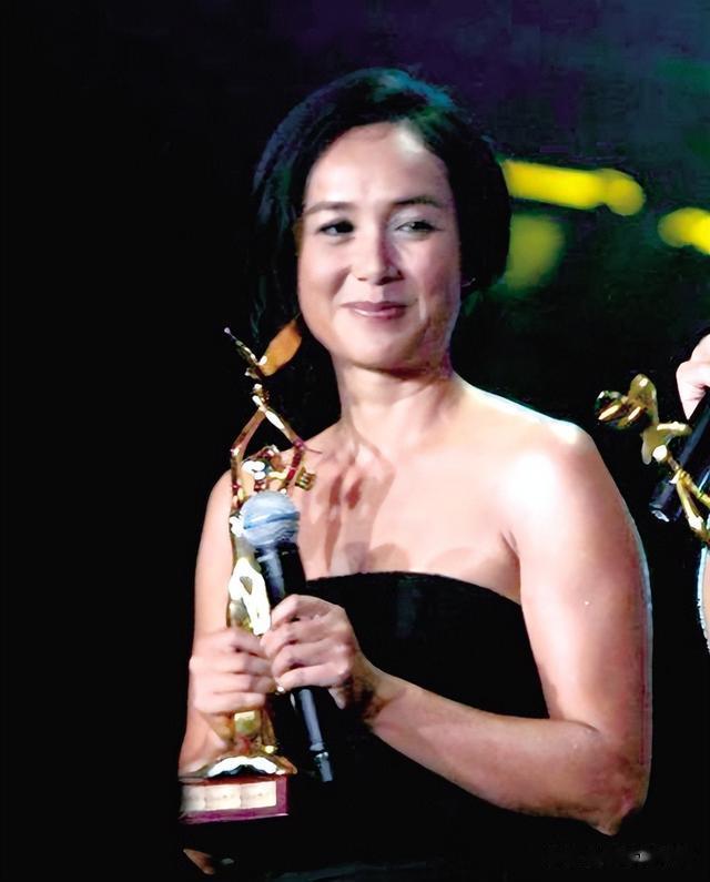 蒋雯丽|大瓜!曝蒋雯丽养多名“干儿子”,其中两个是大学生,连送两套房