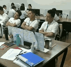 型男 “原来男生的胡子,对颜值至关重要啊,型男变呆瓜!”