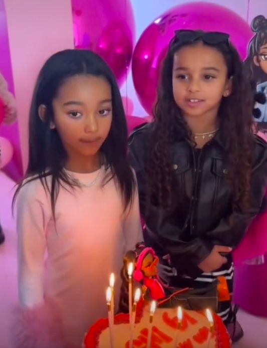 卡戴珊为女儿庆生!6岁女儿化浓妆,变直发颜值超高比明星还美