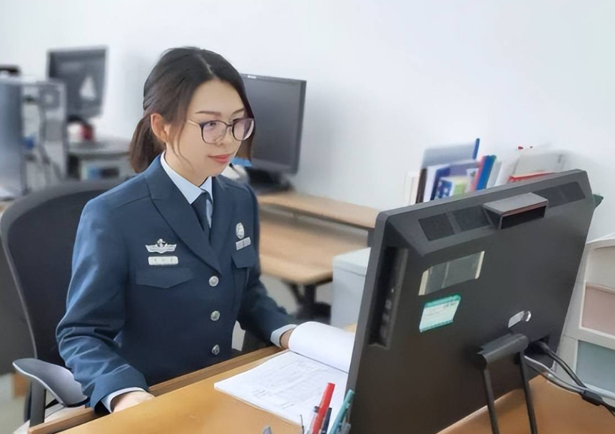 |新一轮军队文职招聘进行中，学历门槛再次降低，就近分配太香了