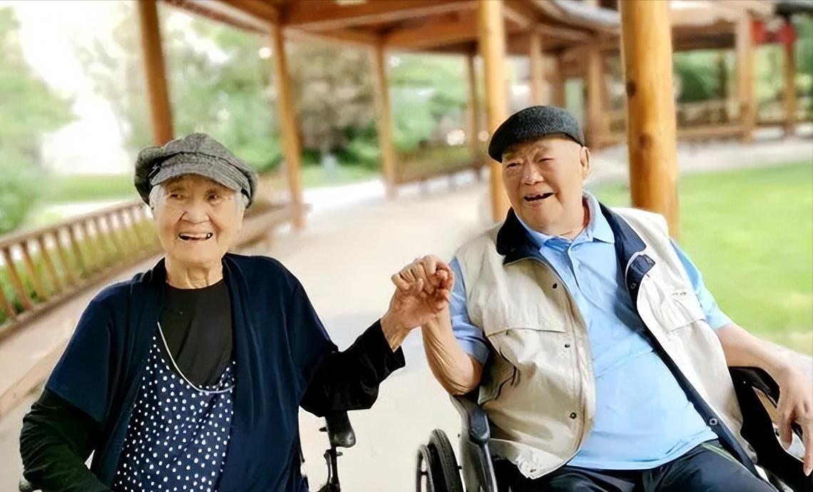 老明星|老戏骨于洋近照惹担忧,鼻子插着管子健康告急,女儿火速回国照顾