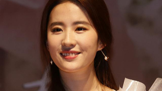 工作室|女星深夜发文：揭露出畸形关系，全网咋舌