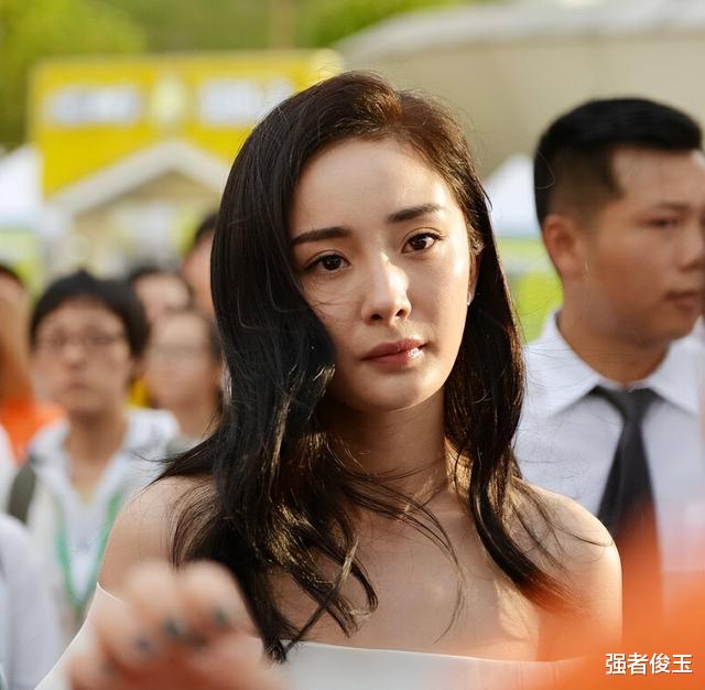 杨幂|红了10年，“中年离异少女”杨幂，危机已至