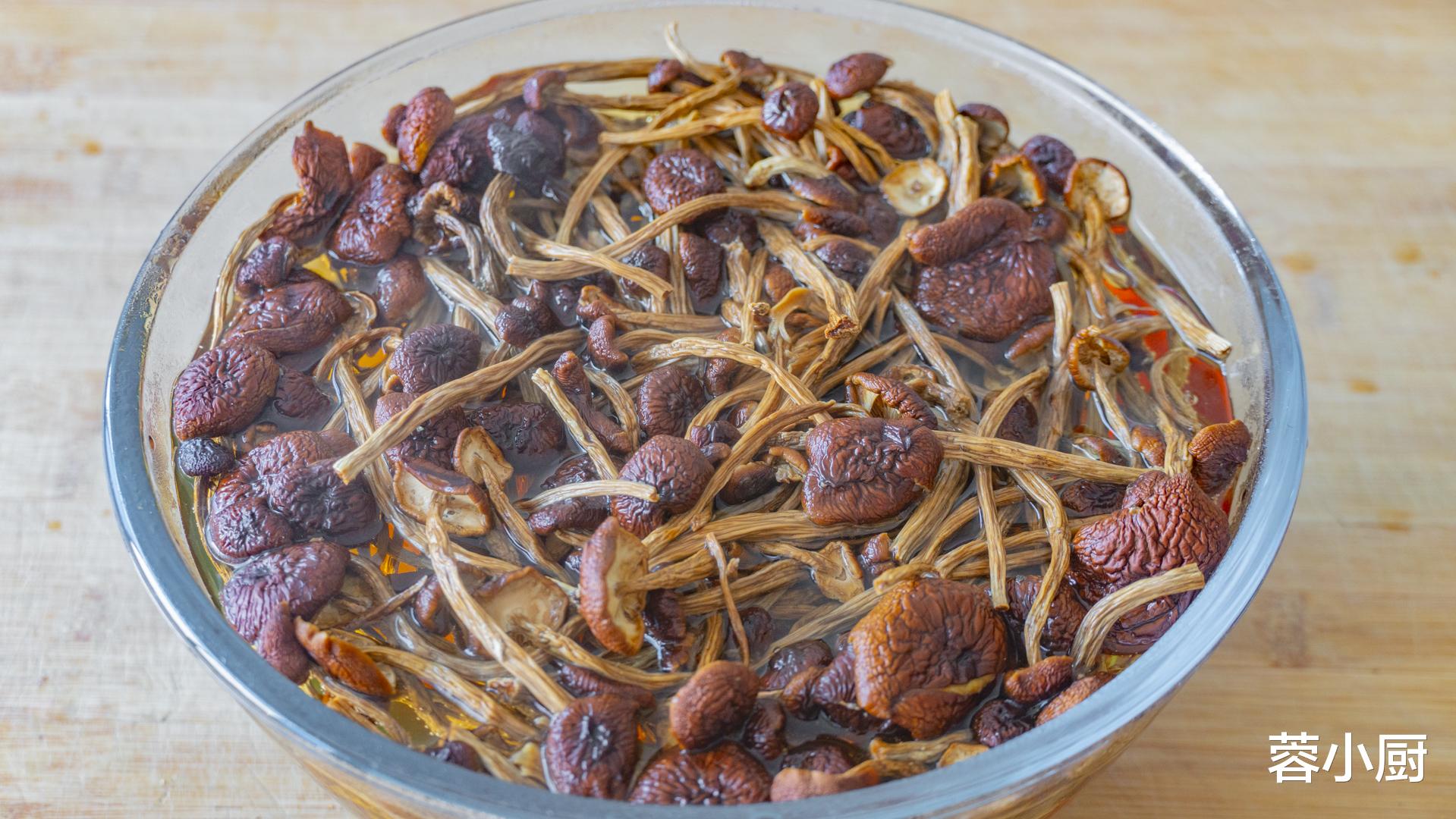 茶树菇|一补气，二补血！无论有钱没钱，建议女人要常吃，皮肤红润不显老