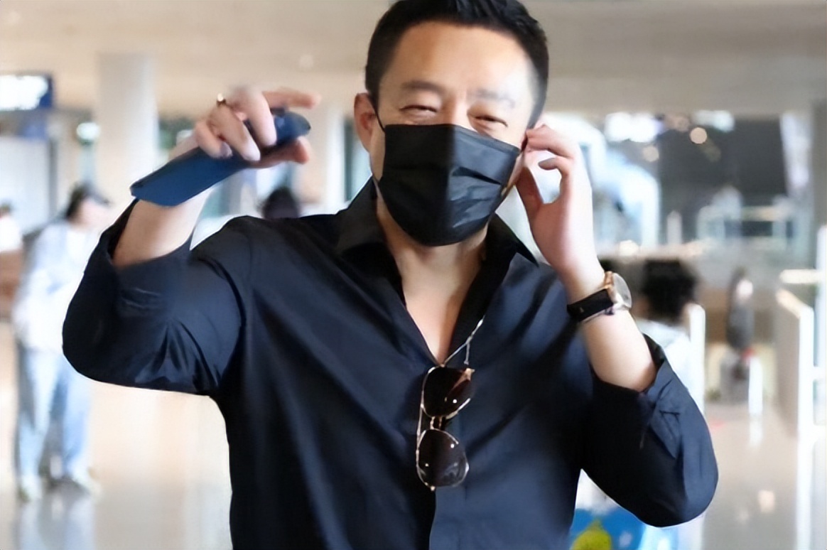 离谱!张兰晒二汪北京游玩照,称S妈大S也来了,欲派汪爸去和亲