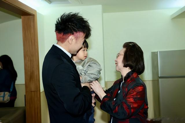 书桓来见琼瑶阿姨了!古巨基晒与琼瑶合影,携家人见面写长文表达感激