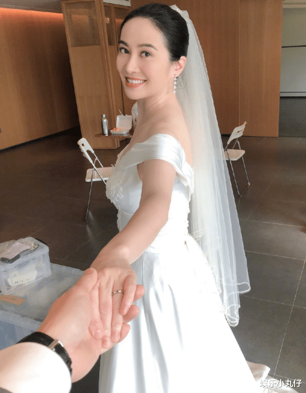 突发!叶璇官宣结婚,丈夫身份不简单,或将在《披哥》舞台办婚礼