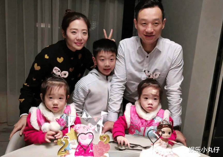 杨威婚变门后回应:15年婚姻艰难,三观不同沟通困难,工资全上交