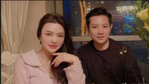 54岁歌手被曝婚内出轨！辟谣后再遭小三打脸，让助理花20万封口