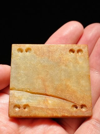 和田玉籽料|唐 和田玉籽料沁色 胡人伎乐纹 带板 带饰