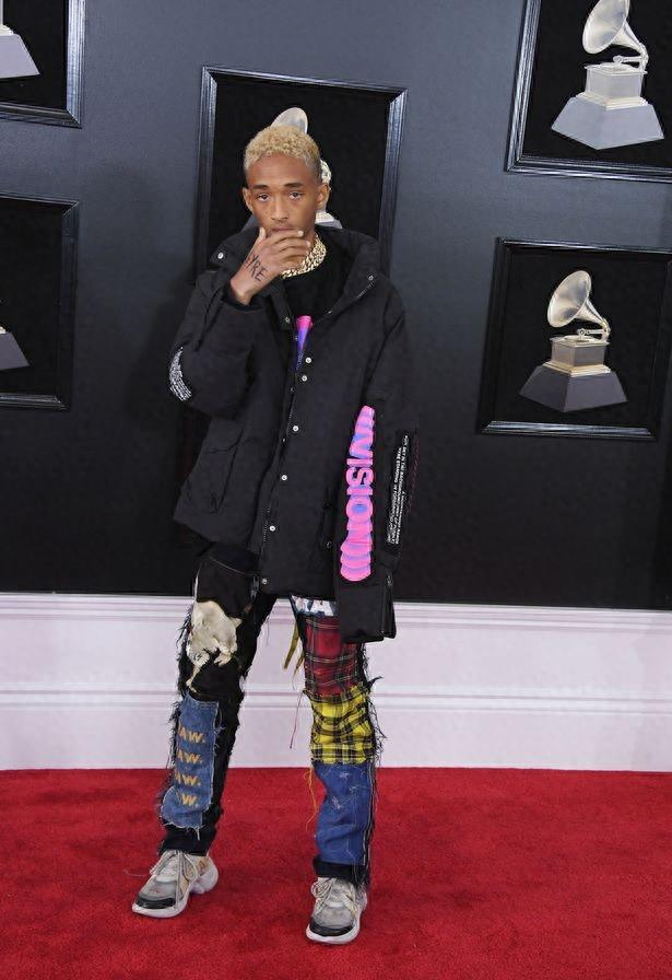 曝世界巨星公然反华！日本高铁辱骂中国不收敛，还曾多次与成龙合作