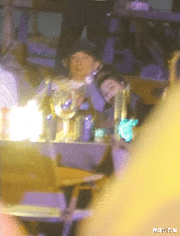 王思聪与新女友感情升温同居,高调晒生活照,王健林表示:很失望