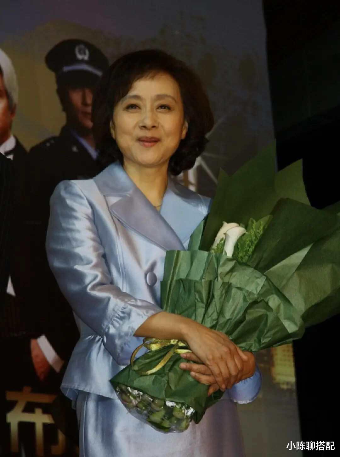 黄梅莹 黄梅莹是我见过最优雅的女人，穿长裙烫卷发，微胖有皱纹也优雅